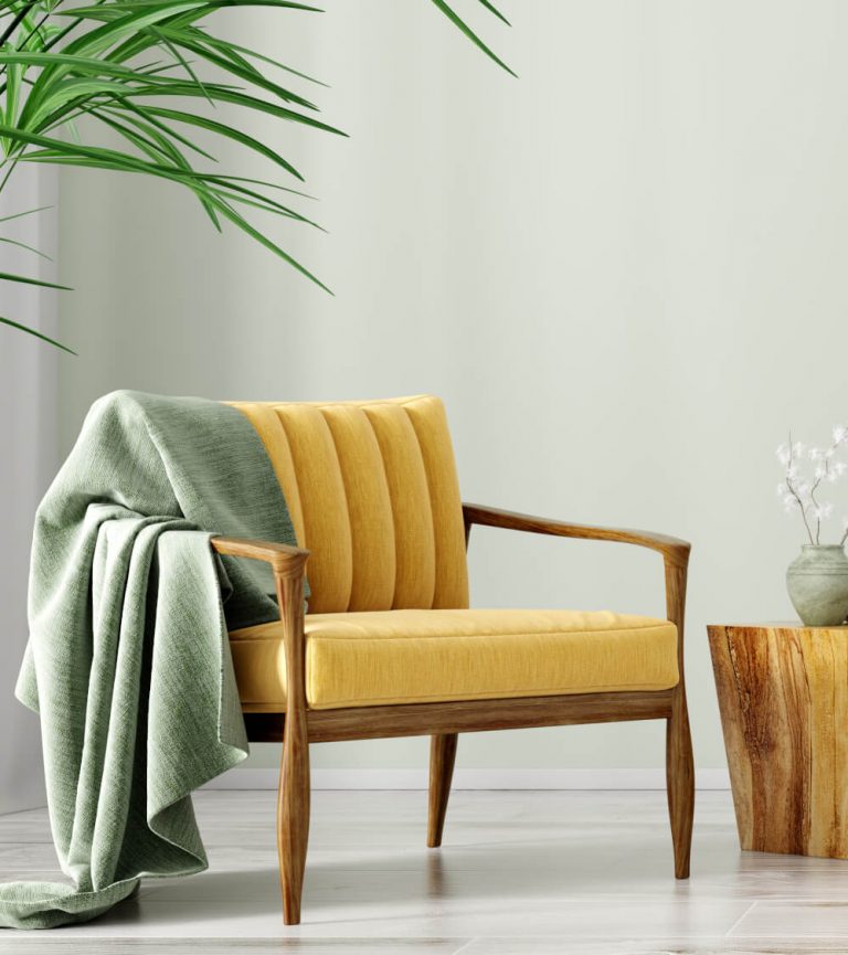 Gelber Sessel mit grüner Decke