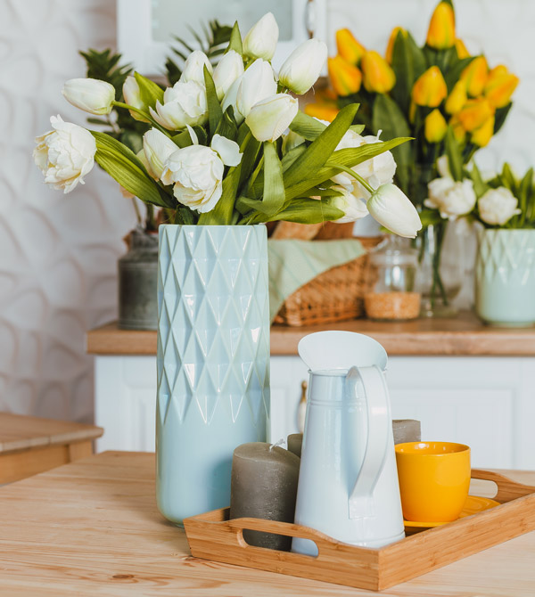 Frühlingsblumen in Vase
