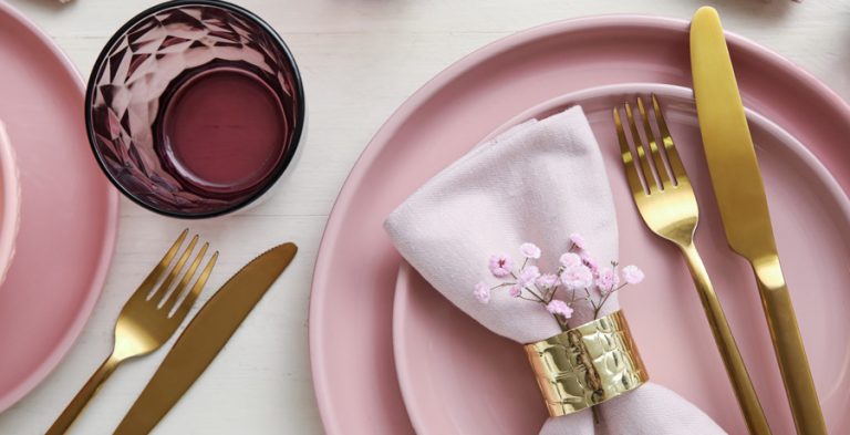 Tischdeko in Pastell rosa und gold