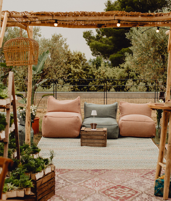 Terrassen Idee: Chilout Sitzsäcke mit Outdoorteppich